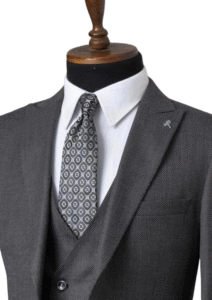 3-Piece Suit with Patterned Tie